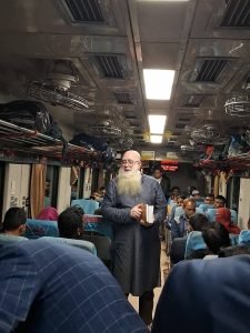 টিপু সুলতান: ট্রেনে ট্রেনে ইংরেজি ফেরি করা সংগ্রামী এক প্রবীণ