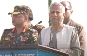 রাজবাড়ীর সামরিক প্রশিক্ষণ এলাকায় বাংলাদেশ সেনাবাহিনীর শীতকালীন মহড়া "ম্যানুভার অনুশীলন-২০২৪/২৫"-এ অংশগ্রহণ করেন প্রধান উপদেষ্টা ড. মুহাম্মদ ইউনুস।