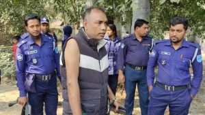 পুলিশের ওপর হামলা,রাজবাড়ী, গোয়েন্দা পুলিশ, এসআই ওয়াহিদুল হাসান, মাদক ব্যবসায়ী ফরিদ শেখ, ইয়াবা, ফেনসিডিল, হাতেনাতে গ্রেফতার, হামলা, পুলিশ সুপার শামিমা পারভীন, মাদক মামলা, মাদকদ্রব্য নিয়ন্ত্রণ আইন, রাজবাড়ী সদর হাসপাতাল, মাদক অভিযান, পুলিশ আহত, ফরিদের পরিবার, পুলিশ হামলা, কাজীবাধা গ্রাম