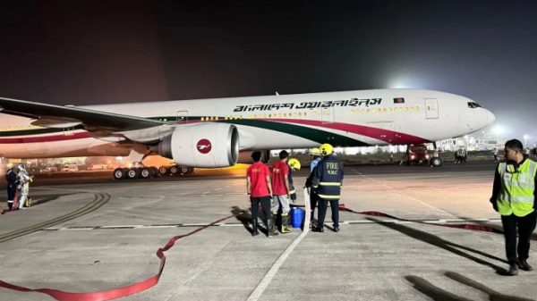 নাগপুরে জরুরী অবতরণে ভোগান্তিতে বিমানের যাত্রীরা