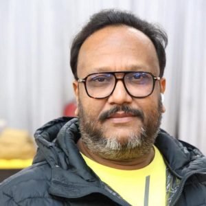 ড. কনক সারওয়ার তার ফেসবুক পেজে সেনানিবাসে আশ্রয় নেওয়া ১৪৪ জনের তালিকা দিয়েছেন