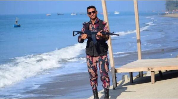 সিপাহি মো. বিল্লাল হাসান কর্মরত অবস্থায়,শহীদ বিজিবি সিপাহি