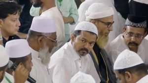 থালাপতি বিজয়, ইফতার আয়োজন, ইসলাম গ্রহণ, রাজনৈতিক কৌশল, মুসলিম ভোটব্যাংক, নামাজ আদায়, তামিলাগা ভেত্ত্রি কাজাগাম, দক্ষিণ ভারতের রাজনীতি, মুসলিম সম্প্রদায়, ভোটের রাজনীতি, তামিল সিনেমা, ধর্মীয় আবেগ, কুরআন পাঠ, সম্প্রীতির বার্তা, মুসলমানদের সঙ্গে ইফতার, সোশ্যাল মিডিয়া ভাইরাল, তামিলনাড়ু, বিজয়ের নতুন দল, নির্বাচনী কৌশল, ধর্ম ও রাজনীতি,থালাপতি বিজয় ইফতার পার্টি