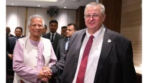 প্রধান উপদেষ্টার সাথে রাশিয়ান উপ-প্রধানমন্ত্রীর সাক্ষাৎ, ছবিঃ প্রধান উপদেষ্টার প্রেস উইং