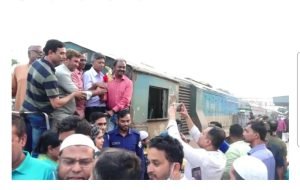 কালনী এক্সপ্রেস,ব্রাহ্মণবাড়িয়া,সিলেট-ঢাকা-সিলেট রুট, আন্তঃনগর ট্রেন, যাত্রাবিরতি, ব্রাহ্মণবাড়িয়া রেলস্টেশন, জেলা নাগরিক ফোরাম, ট্রেন চালক, ফুল দিয়ে শুভেচ্ছা, রেলওয়ের নতুন সময়সূচি, সিলেট ঢাকায় যাতায়াত, স্থানীয় বাসিন্দা, ট্রেন বরণ অনুষ্ঠান, সামাজিক ও সাংস্কৃতিক সংগঠন, টিকিট বরাদ্দ, স্থানীয় অর্থনীতি, যোগাযোগ ব্যবস্থা উন্নতি, দ্রুত যাতায়াত, ট্রেন সময়সূচি