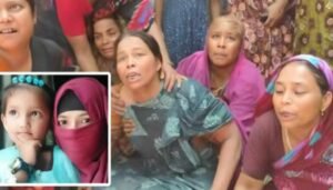 নিহত সালমা বেগমের মাতমরত স্বজনেরা (ইনসেটে মেয়ের সঙ্গে সালমা বেগম)