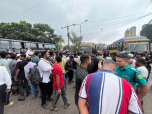 নতুন বাজারে আন্দোলনরত শিক্ষার্থীরা, ছবি: লাবিব মুহাম্মদ