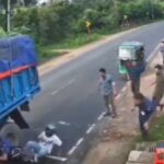 চট্টগ্রামে চেকপোস্টে ট্রাকচাপায় পুলিশ সদস্যের পা বিচ্ছেদ