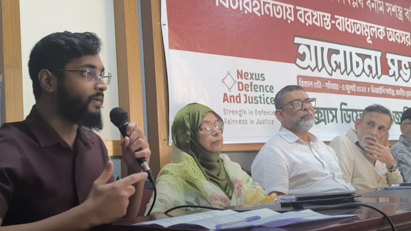 সংবাদ সম্মেলনে লেফটেন্যান্ট ইন্তিসার, ছবি: সংগৃহীত