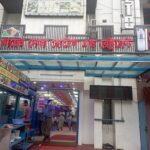 যে হোটেলের সবাই টুপি পরে
