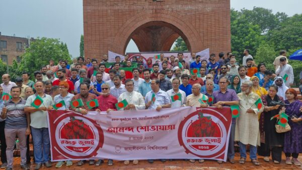 জাবিতে হাসিনার পলায়ন উপলক্ষ্যে আনন্দ শোভাযাত্রা। ছবি: নিশান খান