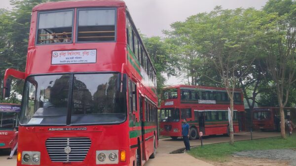 কুমিল্লা বিশ্ববিদ্যালয়ে ডাবল ডেকার বাস পরীক্ষামূলক চালু