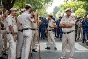 মুসলমানদের সমাবেশ পন্ড করতে অবস্থান নিচ্ছে ভারতের আইন-শৃঙ্খলা বাহিনী, ছবি: মাকতুব মিডিয়া