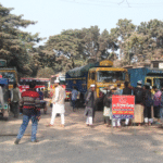 সড়ক সংস্কারের দাবিতে ইবি শিক্ষার্থীদের কুষ্টিয়া-খুলনা মহাসড়ক অবরোধ