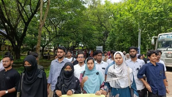 অপ্রতিম হত্যার বিচার ও চার দফা দাবিতে কুমিল্লা বিশ্ববিদ্যালয়ের শিক্ষার্থীদের মৌন মিছিল