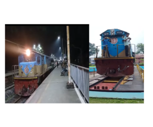 লালমনিরহাট রেলওয়ের অটোমেটেড টার্নটেবিলে সোমবার (৭ সেপ্টেম্বর ২০২৬) ২৯২৬ নম্বর লোকোমোটিভ ঘোরানো হয়। পরে শর্ট হুড সামনে রেখে লোকোমোটিভটি ঢাকাগামী আন্তঃনগর রংপুর এক্সপ্রেসের সঙ্গে সংযুক্ত করে পরিচালনা করা হয়। ছবি: লালমনিরহাট প্রতিনিধি।