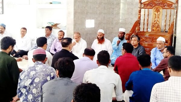 কুমিল্লা বিশ্ববিদ্যালয়ে ইশায়াত শাহরিয়ার অপ্রতিমের জন্য আয়োজিত দোয়া মাহফিল
