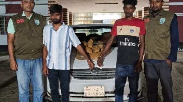 কুড়িগ্রামে জব্দ করা গাঁজা ও প্রাইভেটকার